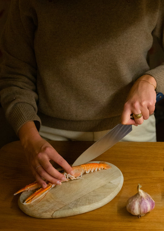 Cortar langostinos con un cuchillo de cocina